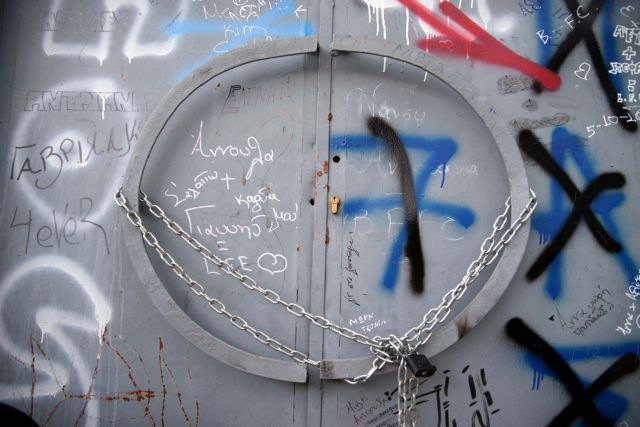 Να αναρτηθούν μαύρες σημαίες και πανό σε όλα τα σχολεία ζητά η ΟΛΜΕ