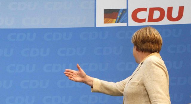 Η Ελλάδα έχει πτωχεύσει και χρειάζεται «κούρεμα» 50%, λέει υψηλόβαθμος στέλεχος της Μέρκελ