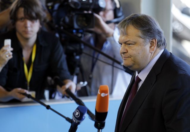 «Αποφασίσαμε όλα τα δύσκολα και απαραίτητα μέτρα» λέει ο Βενιζέλος πριν το Εurogroup
