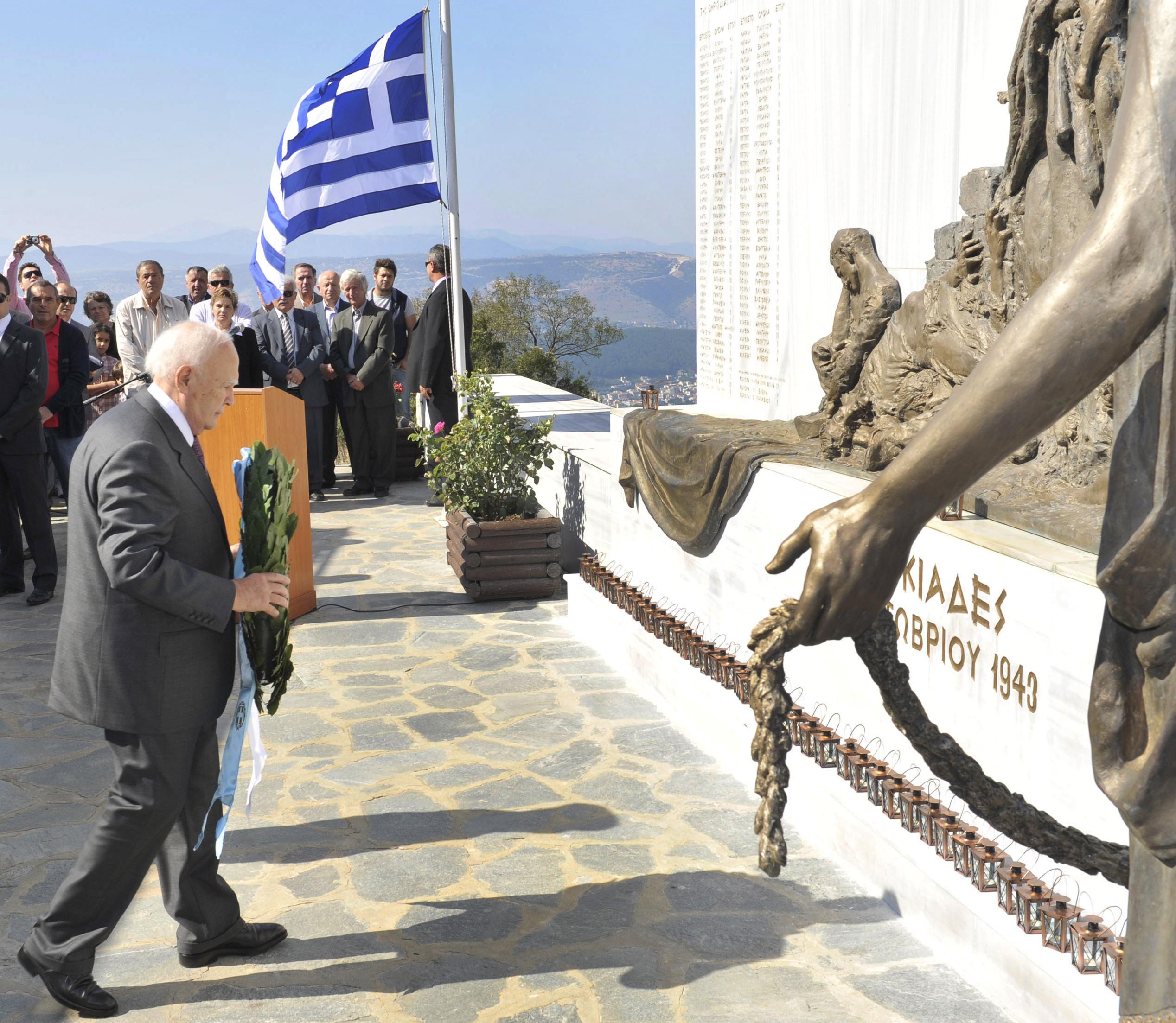 Να κατανεμηθούν δίκαια τα βάρη στον ελληνικό λαό, τονίζει ο Κάρολος Παπούλιας