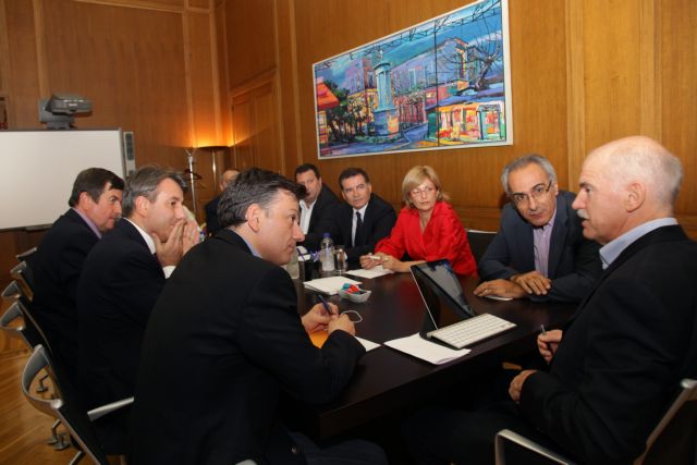 Κριτική βουλευτών στην κυβέρνηση κατά τη συνάντηση με τον πρωθυπουργό