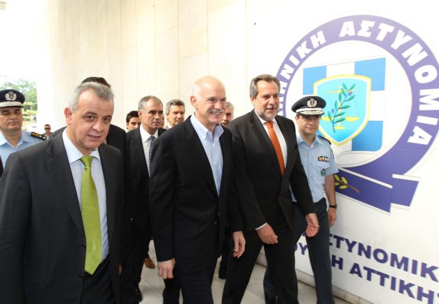 Μη χαριστείτε σε κανέναν, είπε ο πρωθυπουργός στα στελέχη της Οικονομικής Αστυνομίας