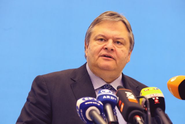 Σφοδρά πυρά Βενιζέλου κατά Σαμαρά, Καραμανλή και ΝΔ