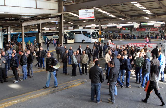 «Μπλόκο» στον σταθμό ΚΤΕΛ Κηφισού από εργαζόμενους