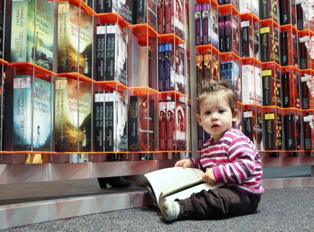 Βράβευση του Αλγερινού συγγραφέα Σανσάλ στην έκθεση βιβλίου της Φρανκφούρτης