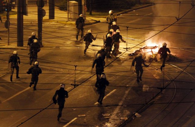 Επεισόδια και ένταση στο κέντρο της Αθήνας μετά τη διαδήλωση κατά του πολυνομοσχεδίου