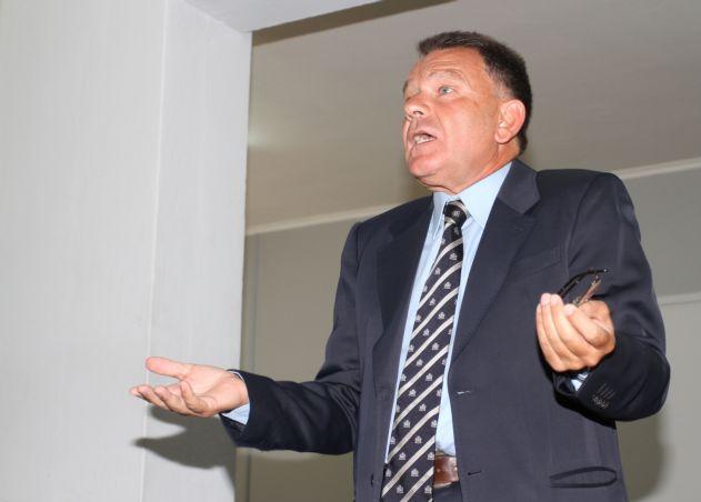 Παραδίδει τα δελτία της Παναχαϊκής στην ΕΠΟ ο Κούγιας