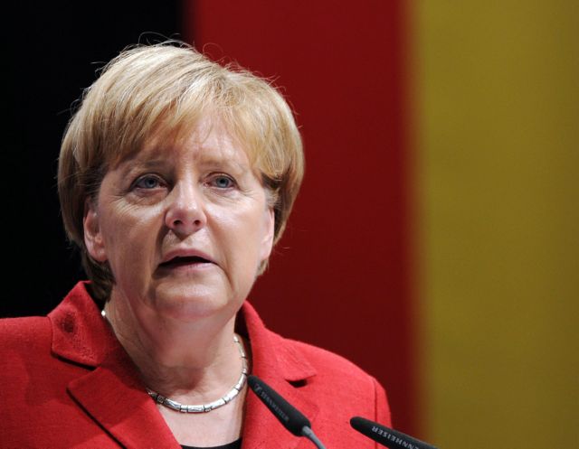 Είναι πιο φτηνή για τη Γερμανία η αλληλεγγύη στην Ευρωζώνη, λέει η Μέρκελ