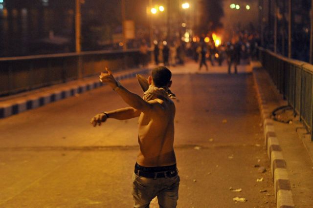 Έκκληση για ηρεμία από τον Αιγύπτιο πρωθυπουργό μετά τις αιματηρές ταραχές στο Κάιρο