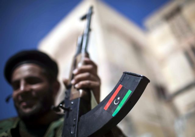 Βίντεο και μαρτυρίες σκιαγραφούν τις τελευταίες στιγμές του Μουαμάρ Καντάφι