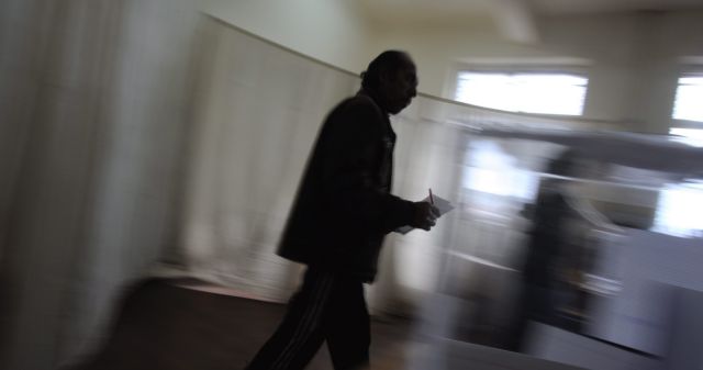 Στις κάλπες για την εκλογή προέδρου προσέρχονται οι Βούλγαροι