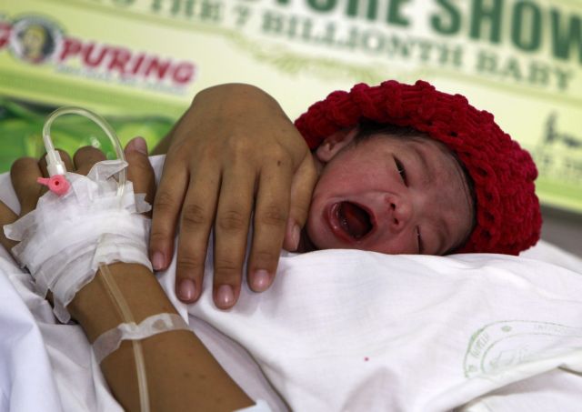 Τα επτά δισεκατομμύρια έφτασε -θεωρητικά- ο πληθυσμός της Γης