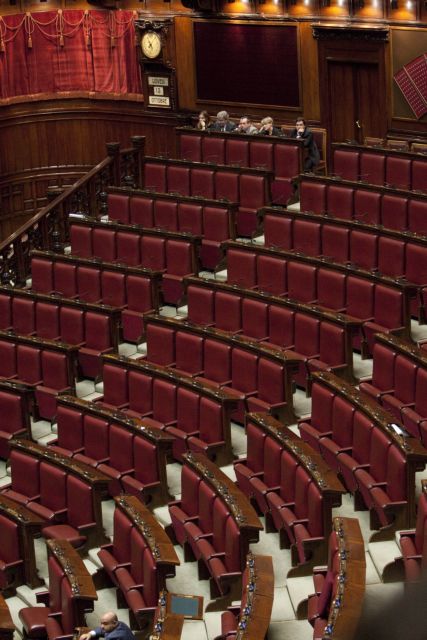 Ψήφο εμπιστοσύνης ζήτησε ο Μπερλουσκόνι… απειλώντας με εκλογές