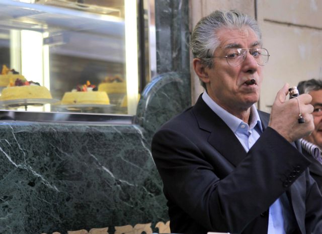 «Σώσε με τώρα και κάλπες το Μάρτιο» είπε ο Μπερλουσκόνι στον Μπόσι