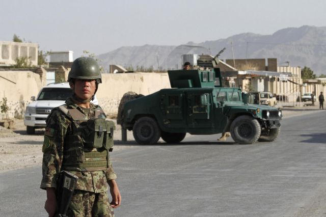 Δεκατρείς Αμερικανοί στρατιώτες νεκροί από επίθεση αυτοκτονίας στην Καμπούλ