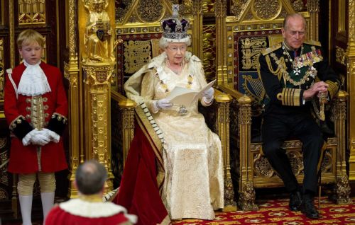 Στέμμα και στις πρωτότοκες κόρες προτείνει ο Βρετανός πρωθυπουργός