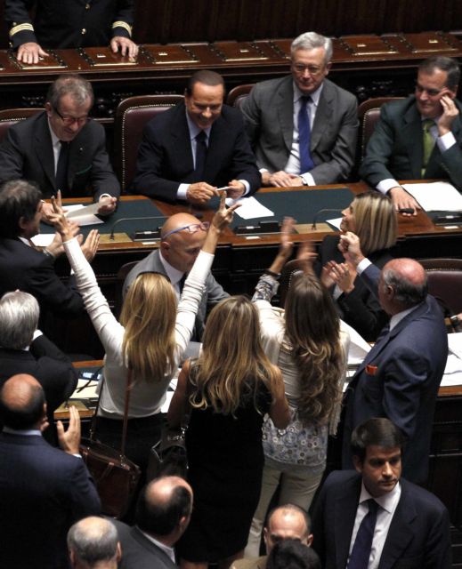 Εφτάψυχος ο Μπερλουσκόνι – Ψήφο εμπιστοσύνης έλαβε η ιταλική κυβέρνηση