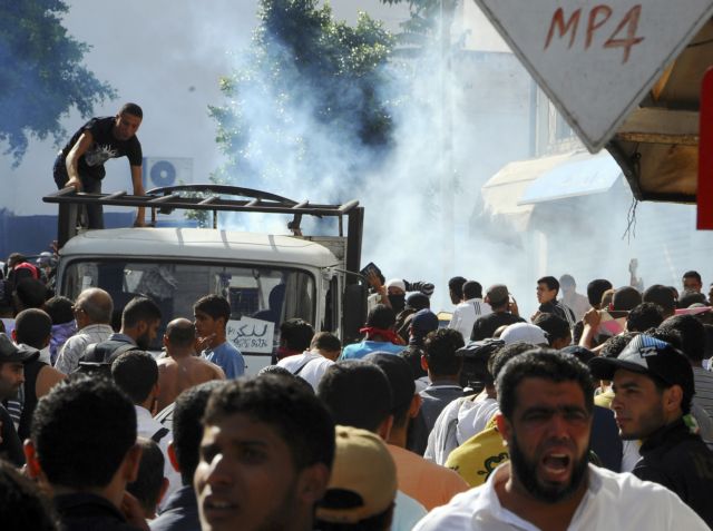 Μαζική διαδήλωση ισλαμιστών κατεστάλη με δακρυγόνα στην Τυνησία