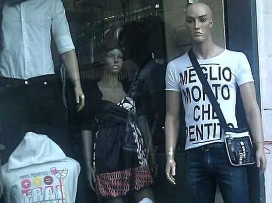 Βιτρίνα στη Νάπολη προειδοποιεί τους «προδότες» της Καμόρα