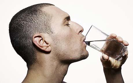 Πιείτε νερό και προλάβετε τον διαβήτη, συστήνουν Γάλλοι ερευνητές