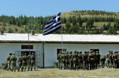 Επίθεση κουκουλοφόρων στη μονάδα Πολεμικής Αεροπορίας στην Αλίαρτο