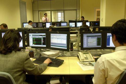 Στο 65% των μισθών του 2009 οι αποδοχές στις εισηγμένες ΔΕΚΟ