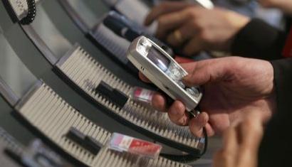 Στην τελική ευθεία ο διαγωνισμός για τις άδειες κινητής τηλεφωνίας