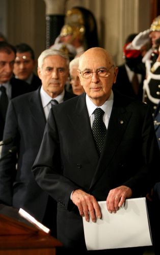 Σε ψήφο εμπιστοσύνης οδηγεί τον Μπερλουσκόνι το εσωκομματικό «αντάρτικο»