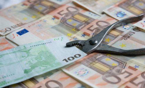 Σχεδόν 2 δισ. ευρώ βρήκαν οι ελεγκτές του ΣΔΟΕ σε 77 τραπεζικούς λογαριασμούς