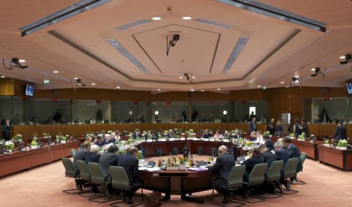 Σε δύο «ημίχρονα» οι ευρωπαϊκές αποφάσεις για την κρίση χρέους