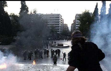 Για κακουργήματα διώκονται 9 από τους 12 συλληφθέντες στα επεισόδια της Αθήνας