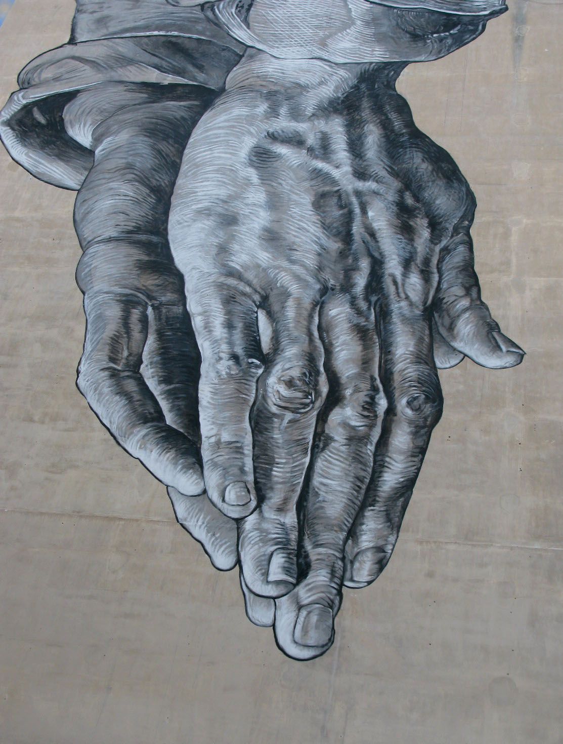 Μια τοιχογραφία στο ξενοδοχείο VIENNA σε προσκαλεί να μιλήσεις για την υποβάθμιση του ιστορικού κέντρου