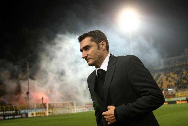 «Υπάρχει λόγος που δεν παίζουν, εγώ επιλέγω…» απαντά ο Βαλβέρδε