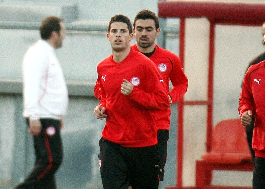 Στην εθνική ο Μιραλάς, το μυαλό στο «Βικελίδης» ο Ολυμπιακός