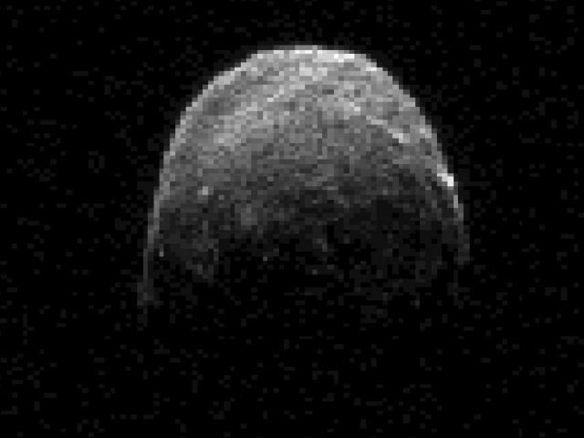 Aστεροειδής σε μέγεθος αεροπλανοφόρου πέρασε ξυστά από τη Γη