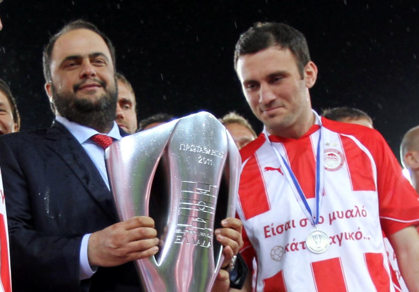 «Γραφικότητες Τσάκα» λένε στον Πειραιά και φουλάρουν… χωρίς πριμ