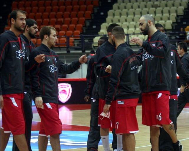 Πρώτα αγιασμός και μετά προπόνηση με Χάουαρντ, Βασιλόπουλο