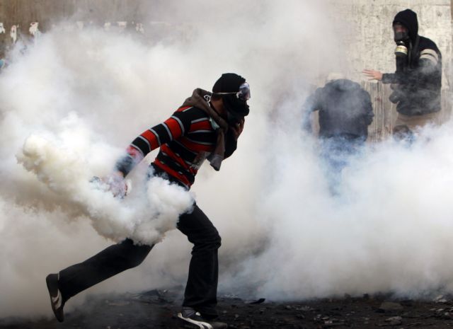 Απαντήσεις ζητούν οι διαδηλωτές για την κατάχρηση χημικών στην πλατεία Ταχρίρ