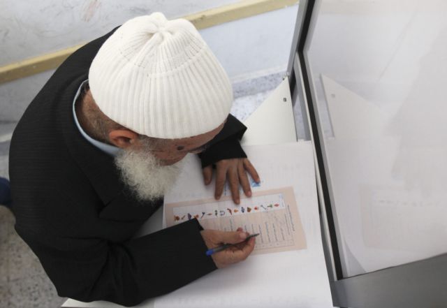 Με υψηλή προσέλευση συνεχίζονται οι εκλογές στην μετά-Μουμπάρακ Αίγυπτο