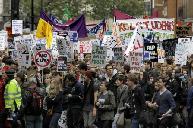 Χιλιάδες φοιτητές διαδήλωσαν στο Λονδίνο υπό δρακόντεια μέτρα ασφαλείας