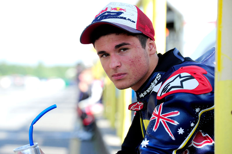 O Ελληνοαυστραλός Arthur Sissis στη Moto3 με εργοστασιακή υποστήριξη το 2012