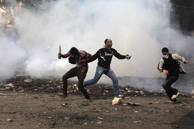 Παραμένουν στην πλατεία Ταχρίρ οι Αιγύπτιοι, παρά τις υποσχέσεις του στρατού