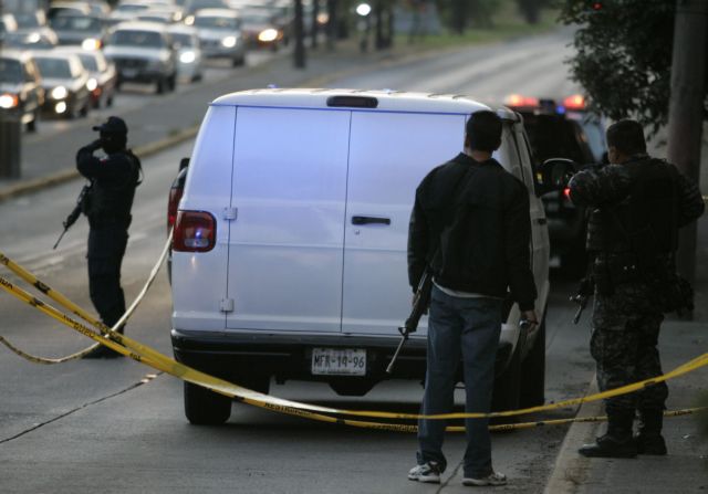 Βρέθηκαν 26 σοροί μέσα σε τρία οχήματα σε πολυσύχναστη περιοχή στο Μεξικό