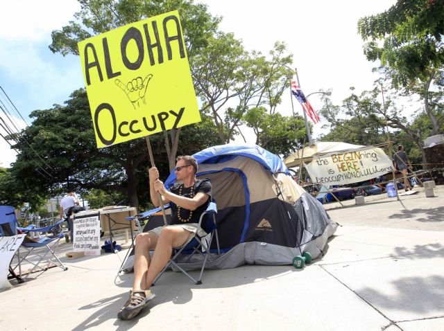 Κατασκηνώσεις διαδηλωτών κατά της Γουόλ Στριτ διέλυσε η αμερικανική αστυνομία