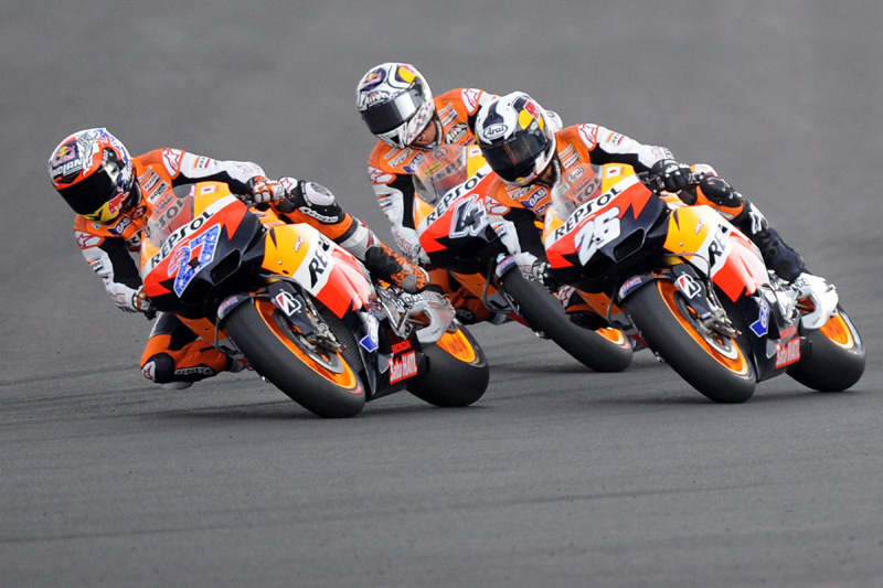 Φόρος τιμής των αναβατών της Honda στον Marco Simoncelli