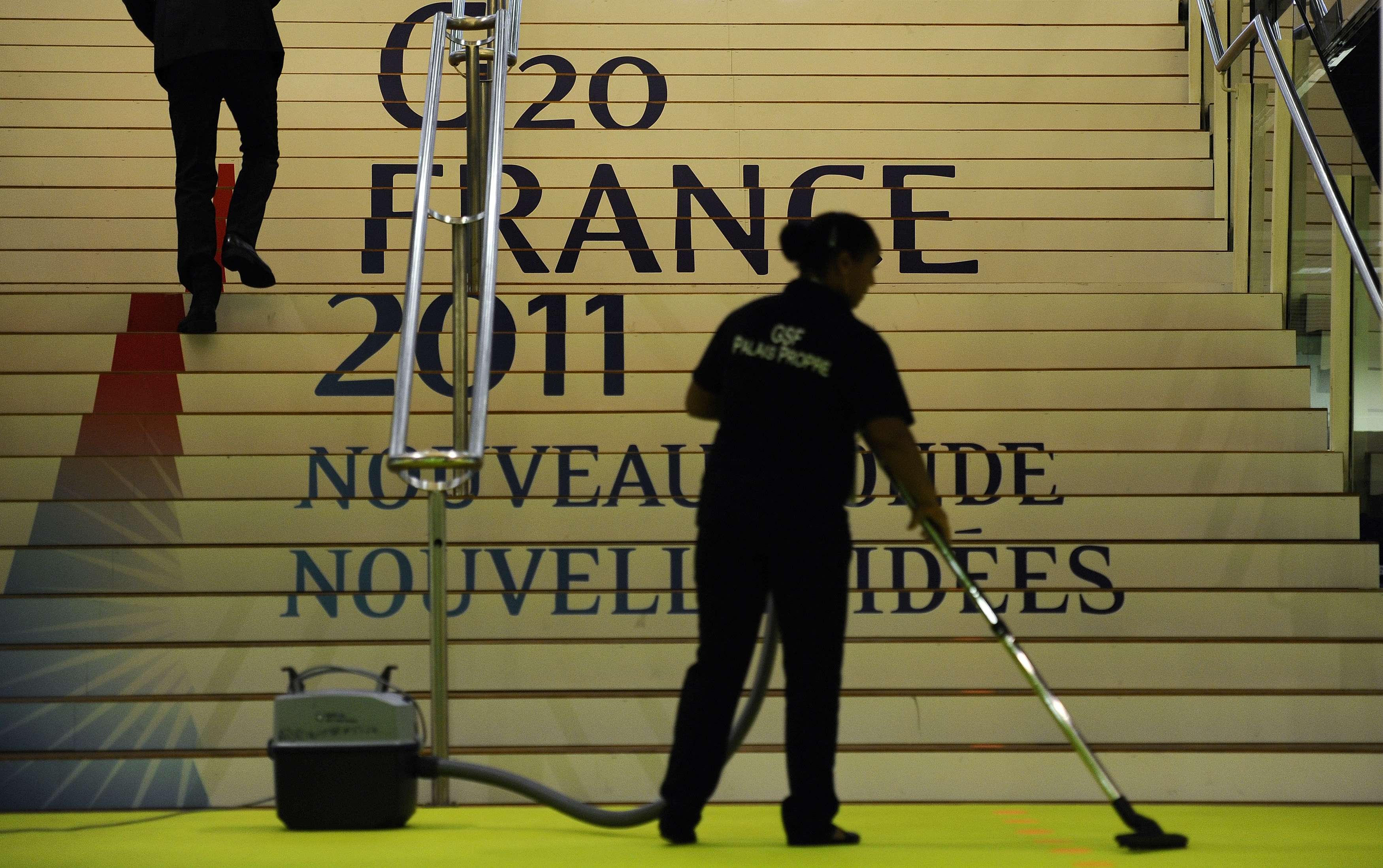 Ούτε ένα ευρώ όσο δεν υιοθετείται το σχέδιο, το «τελεσίγραφο» Σαρκοζί στον Παπανδρέου