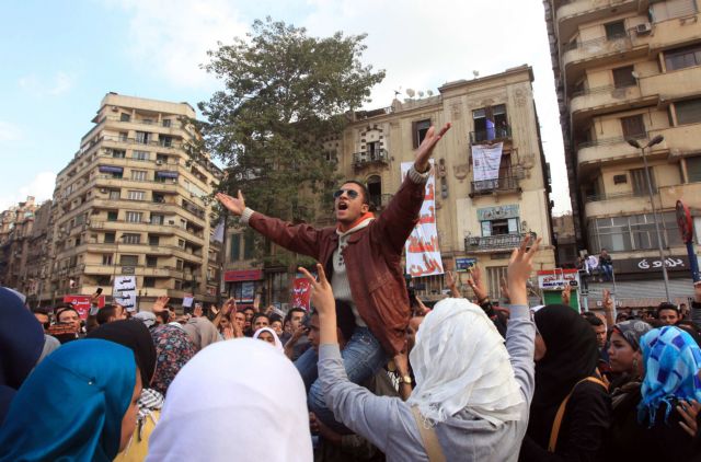 Στους δρόμους του Καΐρου οι διαδηλωτές, μια ημέρα πριν από την έναρξη των εκλογών