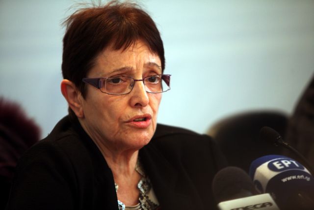 «Επίκεινται μαύρα μέτρα» προειδοποιεί η Αλέκα Παπαρήγα