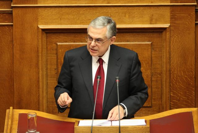 Αληθινό και όχι εκβιασμός το δίλημμα παραμονής στο ευρώ, λέει ο Λ.Παπαδήμος