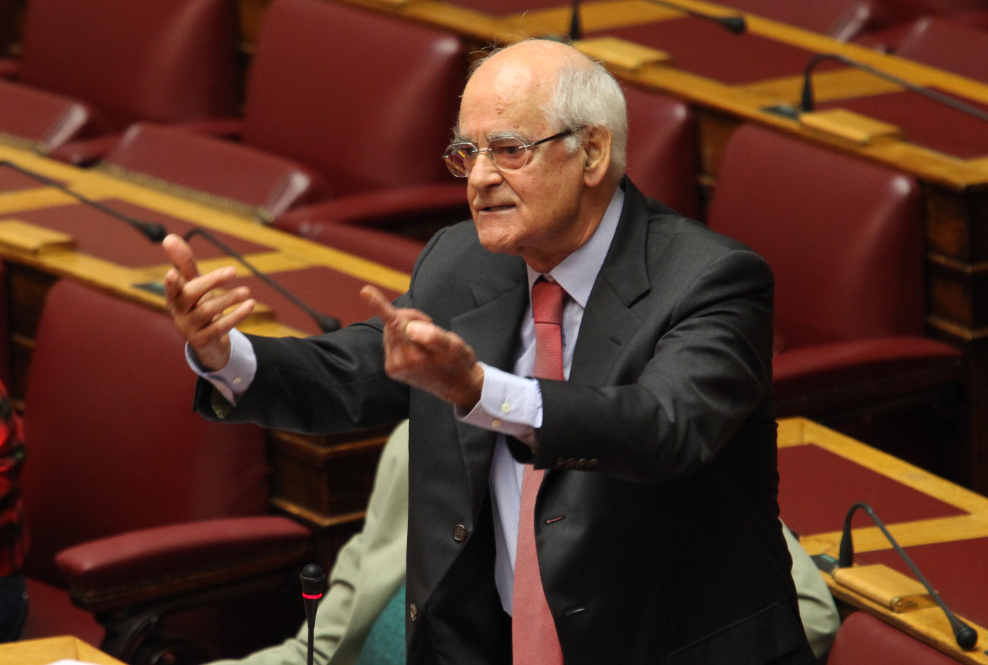 Κυβέρνηση με πολιτικά πρόσωπα προτείνει ο Απόστολος Κακλαμάνης